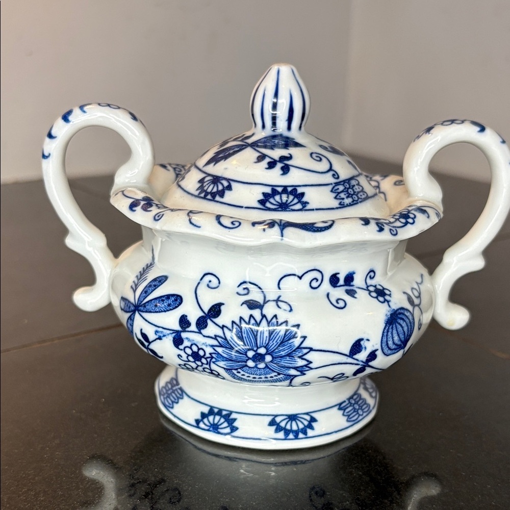 Vienna Woods Fine China “Blue Onion” Sugar Bowl & Lid/Seymour Mann Blue/Vintage